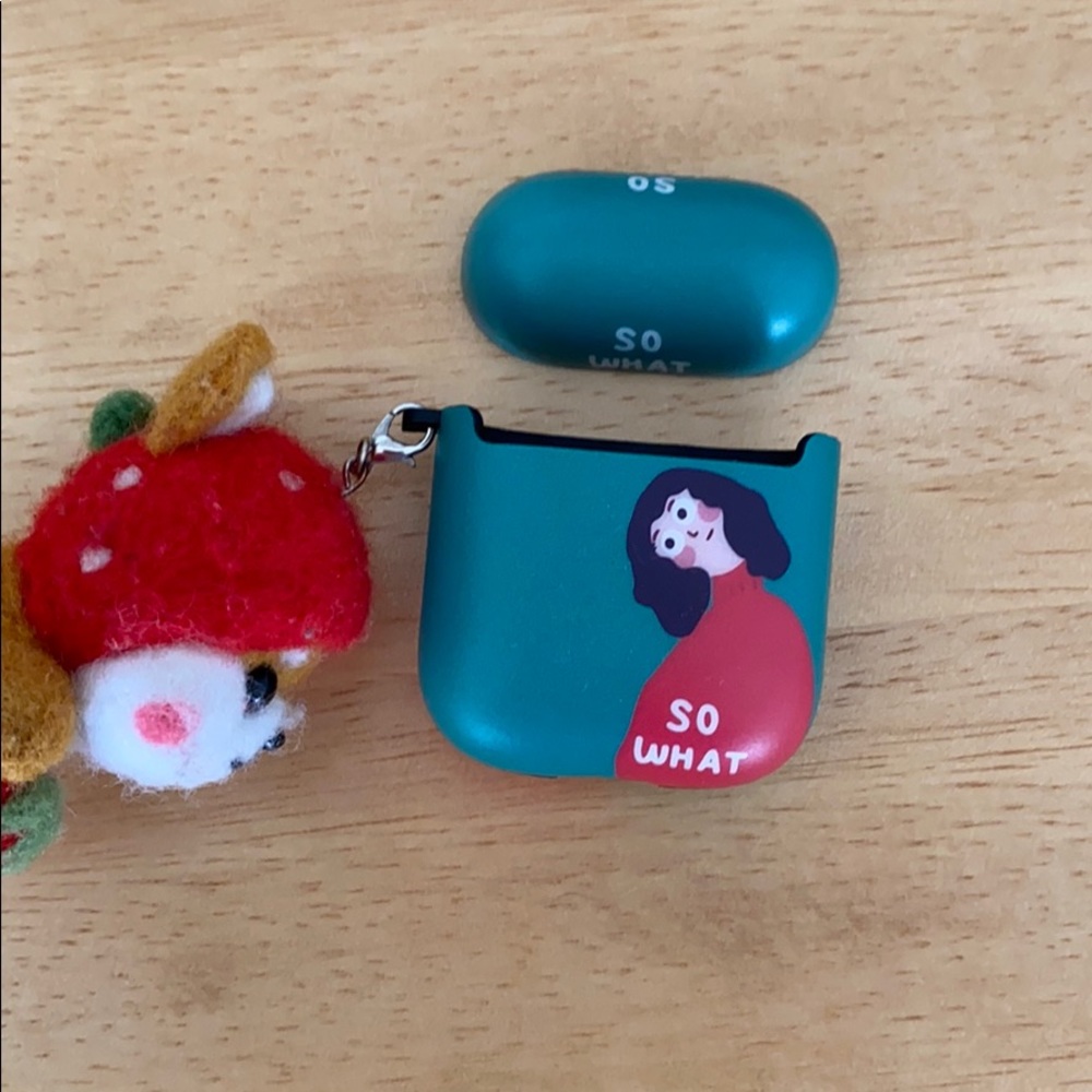 AirPod case - Picture 2 of 2
